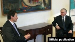 Встреча Эдварда Налбандяна (справа) с Гуннаром Вигандом (слева). Фотография – МИД Армении