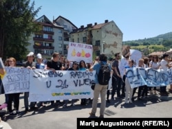 Student protesters in Travnik