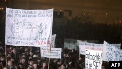 Демонстрация против коммунистического режима в Лейпциге, Германия. Ноябрь 1989 года