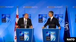 Георгий Маргвелашвили (слева) и Йенс Столтенберг на совместной пресс-конференции