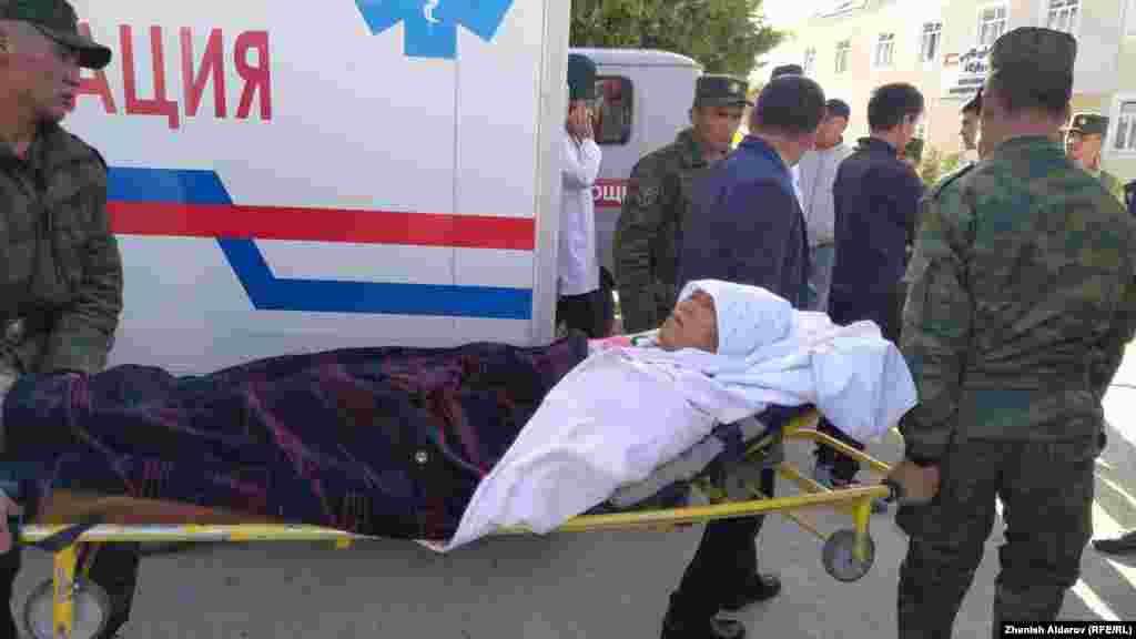 Баткендеги кыргыз-тажик чек арасындагы ок атыштан кыргызстандык бир аскер каза болуп, 13 адам жараат алды.&nbsp;