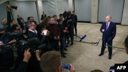 Vladimir Putin vorbindu-le reporterilor la Moscova pe 23 octombrie 2025.