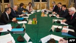 Parižde geçirilen gepleşikler.