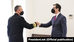 Претседателот Стево Пендаровски и командантот на сојузничката команда на здружените сили на НАТО во Неапол, адмирал Роберт Бурк