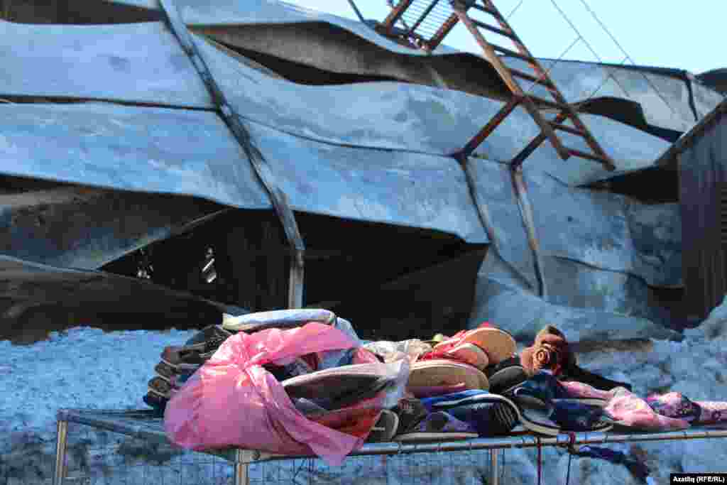 Янгыннан соң хуҗасыз калган башмаклар