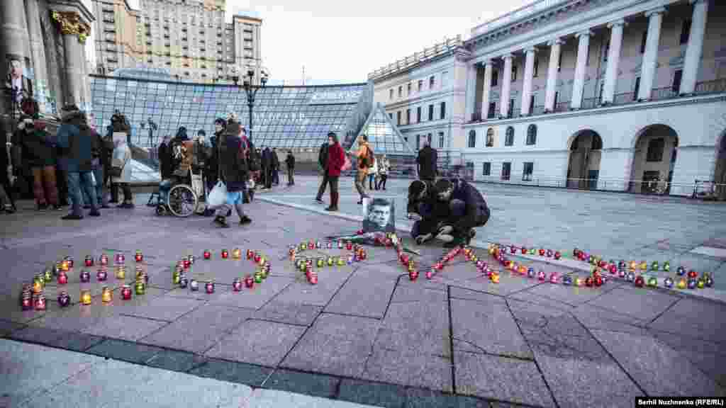 Жұрт шырақтармен &laquo;Борись&raquo; (күрес) сөзін жазды.&nbsp;