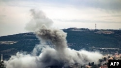 Tym pas një bombardimi izraelit në një fshat në jug të Libanit, afër kufirit me Izraelin më 13 shkurt 2024. 