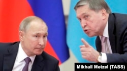 Накануне помощник Путина Юрий Ушаков заявил, что представителей европейских государств не планируют приглашать на предстоящие трехсторонние переговоры Украины, США и России, которые планируют провести в Абу-Даби в ноябре