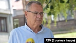 Drago Knežević, bivši logoraš iz Dervente, dao je iskaz američkim tužiteljima u mogućoj istrazi o ratnim zločinima i osumnjičenima koji bi mogli biti u SAD-u; juli 2026. 