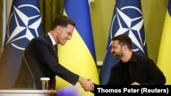 Украинанын президенти Владимир Зеленский жана НАТОнун баш катчысы Марк Рютте. 22-август, 2025-жыл, Киев шаары. 