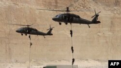 Jordanian and US special forces conduct fast-roping from a Black Hawk helicopter at the King Abdullah Special Operations Training Centre in Amman on May 27, 2012 during their "Eager Lion" military exercise which is described as the largest exercise in the