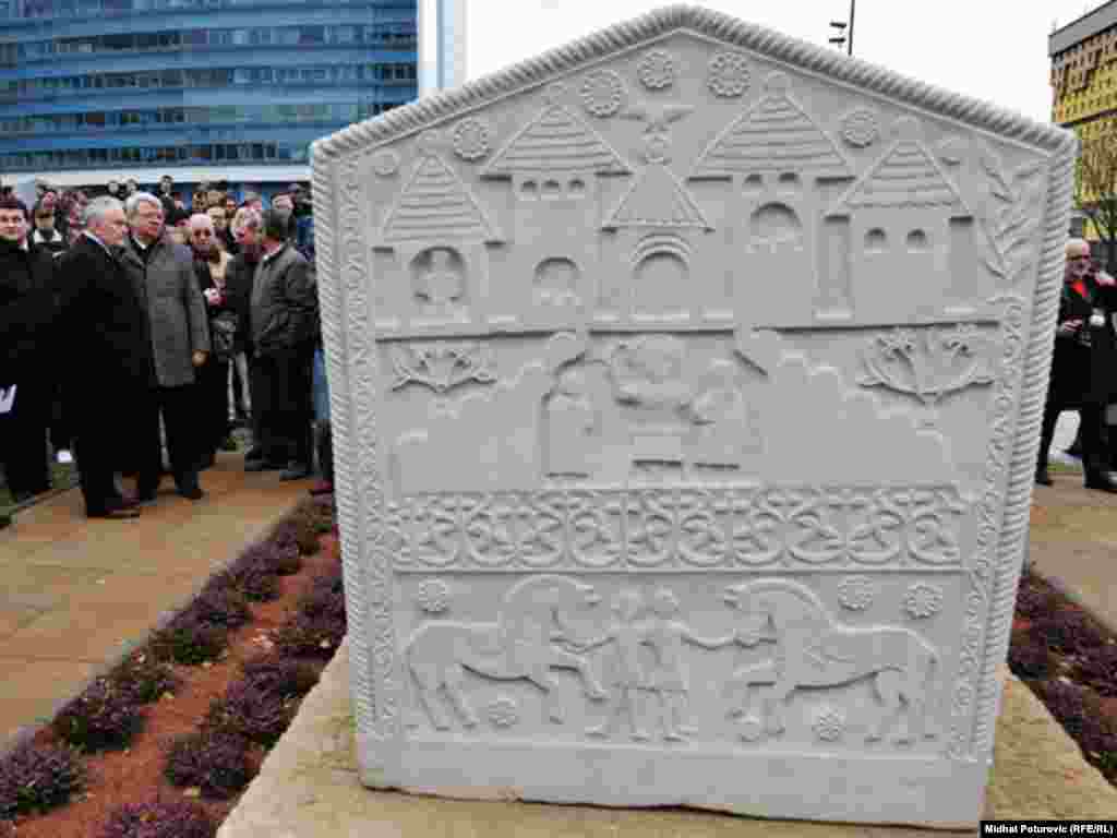 Svečana ceremonija postavljanja replike Zgošćanskog stećka - sljemenjaka na platou ispred zgrade zajedničkih institucija BiH, Sarajevo, 05.12.2011. 