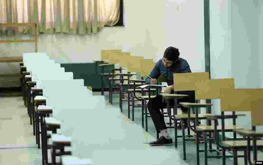 معمولاً هر ساله ده&zwnj;ها هزار صندلی در دانشگاه&zwnj;های ایران خالی و بدون دانشجو می&zwnj;مانند!