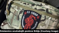 Jedan od zaplenjenih predmeta tokom hapšenja osumnjičenog za učestvovanje u ratu u Ukrajini, na strani ukrajinske vojske, Srbija, 22. april 2026. 