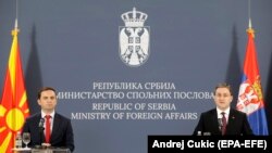 Ministri i Jashtëm i Serbisë, Nikolla Sellakoviq (djathtas) dhe ministri i Jashtëm i Maqedonisë së Veriut, Bujar Osmani. Fotografi nga arkivi.