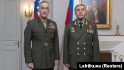 Gjenerali amerikan, Joseph Dunford dhe ai rus, Valery Gerasimov, fotografi nga arkivi.