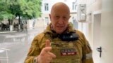 Na fotografiji preuzetoj sa videa koji je objavio pres tim Jevgenija Prigožina, lider ruskih plaćenika iz grupe Vagner navodno se obraća sa lokacije Rostov na Donu, u Rusiji 24. juna 2023. na dan pokušaja državnog udara. 