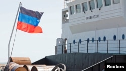 Вантажне судне в порту Маріуполя, травень 2022 року