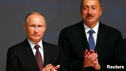 Владимир Путин (слева) и Ильхам Алиев
