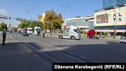 Kolona kamiona prolazi kroz centar Sarajeva u okviru protesta profesionalnih vozača zbog ograničenog boravka u šengenskom prostoru, 31. avgust 2026.