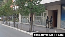 Policija ispred zgrade u kojoj živi Aco Đukanović, 27. februar 2026.