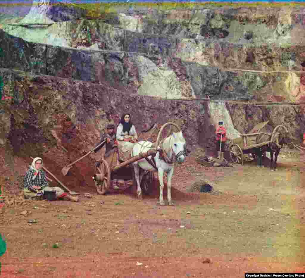 Work at the Bakalskii Mine, 1910