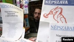 Two Hungarian dailies carried protests on their front pages against the new media law in Budapest on January 3, 2011: "There is no longer press freedom in Hungary."