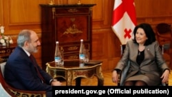 ნიკოლ ფაშინიანი და სალომე ზურაბიშვილი. 2020 წ.