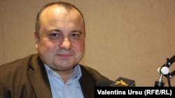 Radu Carp în studioul Europei Libere la Chișinău