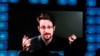 Edward Snowden locuiește din 2013 în Rusia, după ce a fost pus sub acuzare de autoritățile americane pentru divulgarea a milioane de documente clasificate privind programele de supraveghere ale guvernului SUA.