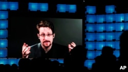 Edward Snowden. Fotografi nga arkivi. 