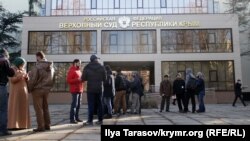 Учасники пікетів принесли апеляційні скарги до Верховного суду Криму, грудень 2017 року