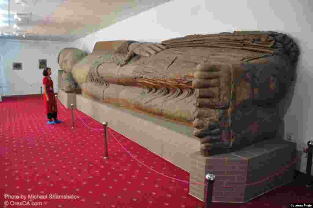  Buddha &icirc;n stare de nirvana, muzeul de stat din Tadjikistan. 