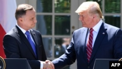 АҚШ президенті Дональд Трамп (оң жақта) пен Польша президенті Анджей Дуда. Вашингтон, 12 маусым 2019 жыл.