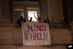 Studenții de la Columbia au ocupat Hamilton Hall în noaptea din 30 aprilie. Ei au redenumit clădirea după o fetiță de șase ani care a murit într-o mașină, lângă trupurile neînsuflețite ale familei sale.
