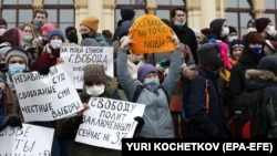 Protesters rally in support of Russian opposition leader Aleksei Navalny in Moscow on January 31.