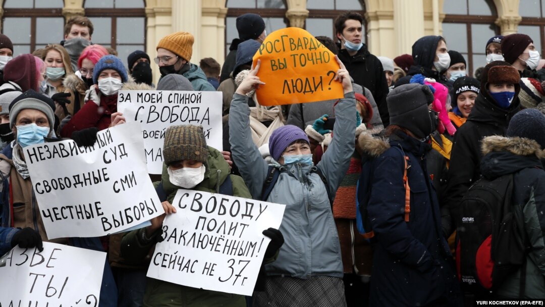 Москвада 2021 йилнинг 31 январида Алексей Навальний озод этилиши талаби билан ўтказилган митинг.