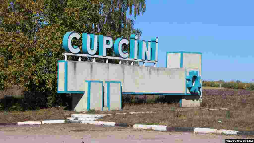 Moldova - people in Cupcini town