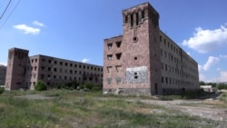 «Դժոխքի հանրակացարանն է սա». հերթական փլուզումը Գյումրիի վթարային շենքում 