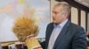 Фермери окупованого Криму переживають кризу через неможливість вивезти зерно чи продати за адекватною ціною. На фото: російський очільник Криму Аксьонов зі снопом пшениці