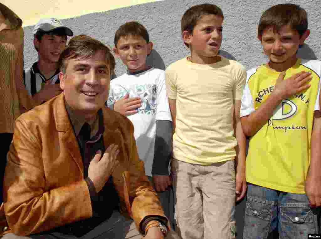 Georgian President Mikheil Saakashvili sings the national anthem with children in Kodori Gorge, a section of the rebel Georgian region of Abkhazia controlled at the time by Georgian forces (September 27, 2006).