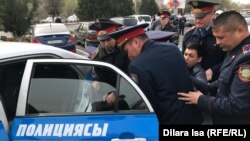 Затрыманьне пратэстоўца ў горадзе Шымкент, 22 сакавіка