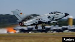 Германски аероплан ECR Tornado излетява по време на учението от военното летище Ягел 