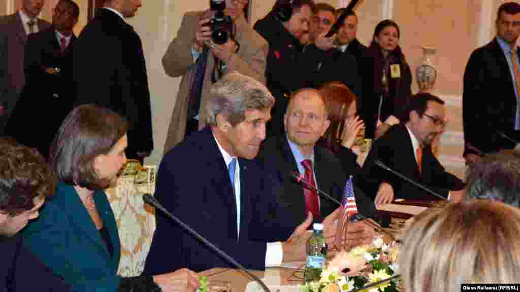 Moldova - U.S. Secretary of State, John Kerry, at the residence of the government in Chisinau