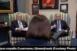 Сустрэча Сьвятланы Ціханоўскай з Ліндсі Грэмам (справа) у ЗША
