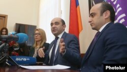 Armenia -- Opposition leader Edmon Marukian (C) speaks at a news conference in Yerevan, February 11, 2020. 