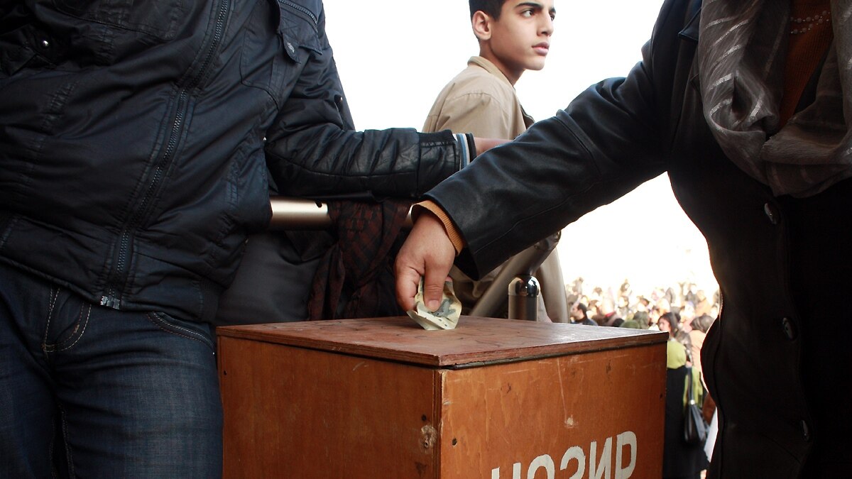 ящик для пожертвований мусульманский. сбор средств для мечети. ящик для садака в мечети. пожертвование в мечеть. пожертвование в мечеть.