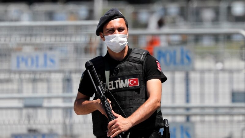 Во Турција уапсени околу 200 приврзаници на Ѓулен