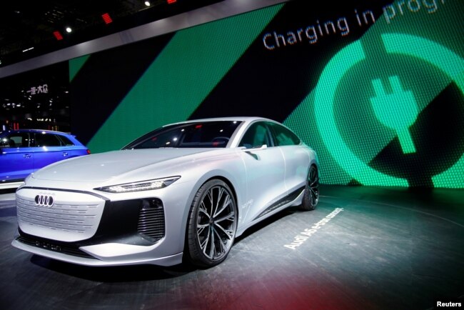 یک خودروی الکتریکی مفهومی آئودی A6 e-tron (EV) در نمایشگاه خودروی شانگهای، آوریل ۲۰۲۱