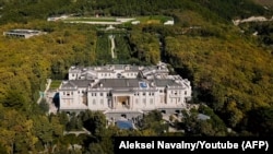 Сградата, постоена на брега на Черно море за над 1.3 млрд долара, е на руския президент Владимир Путин, твърди опозиционерът Алексей Навални. Снимка на постройката, направена от дрон.